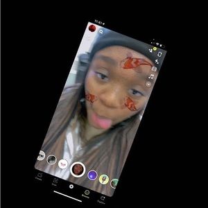 Meet your Posher, Alexis